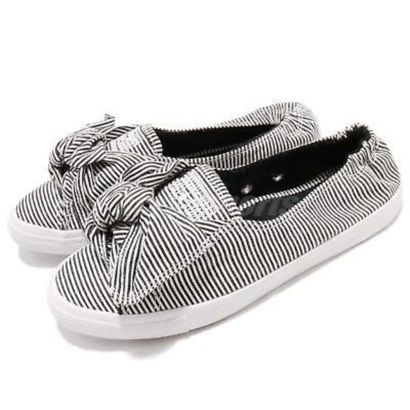 converse bow slip on